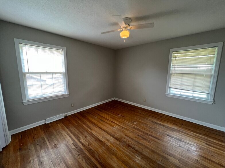 Building Photo - 837 Crawford St