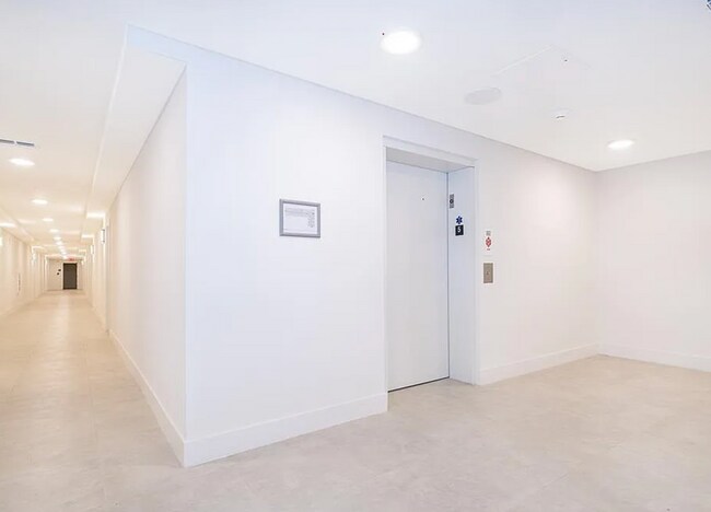 Building Photo - Top Floor Corner Unit – Brand New 3/2 Condo with Balcony in Millenia Park *** Only $1995/mo ***