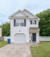 Building Photo - MOVE IN READY 3 Bedroom in the Heart of No...