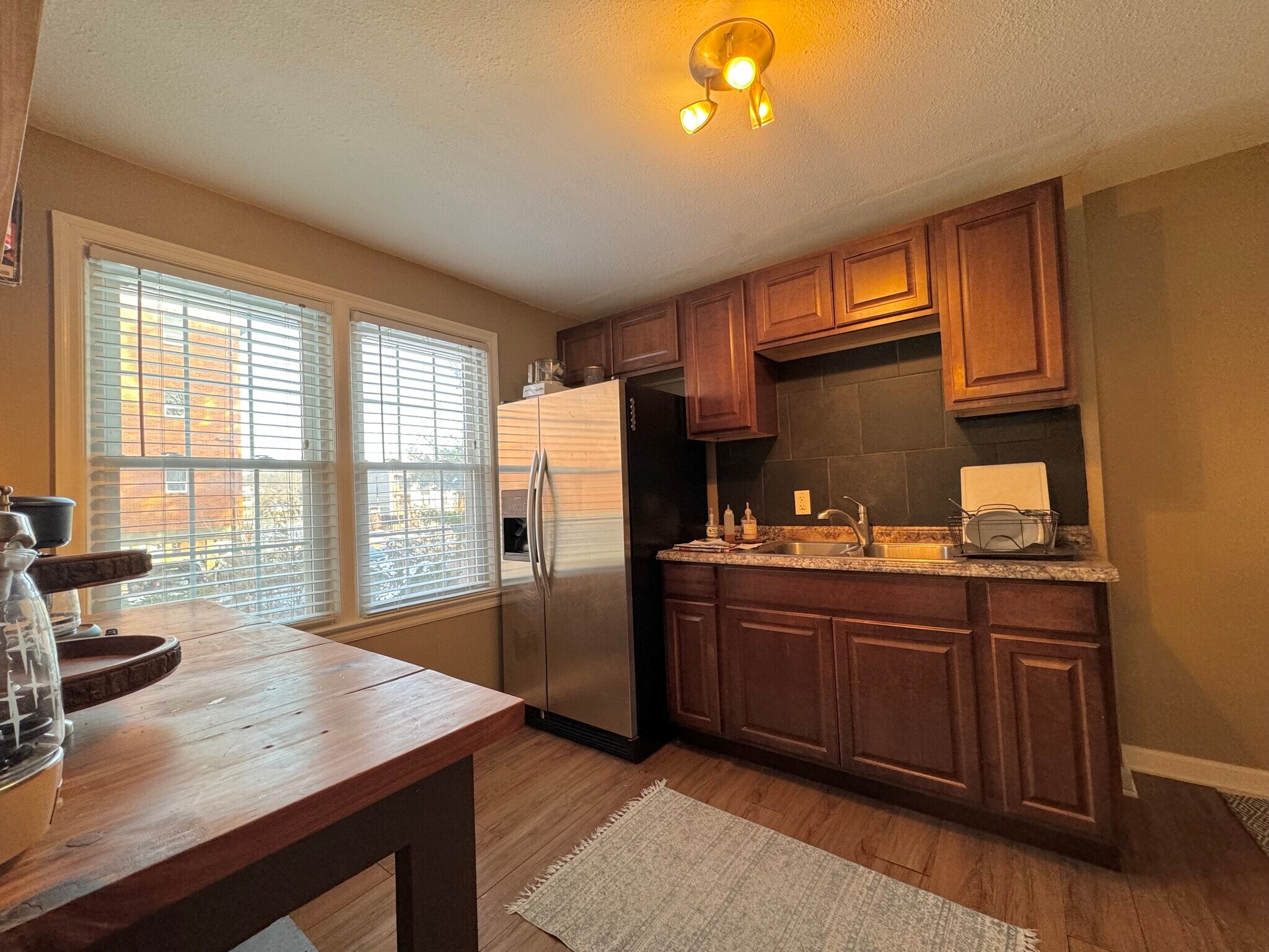 Building Photo - 620 E 63rd Ter