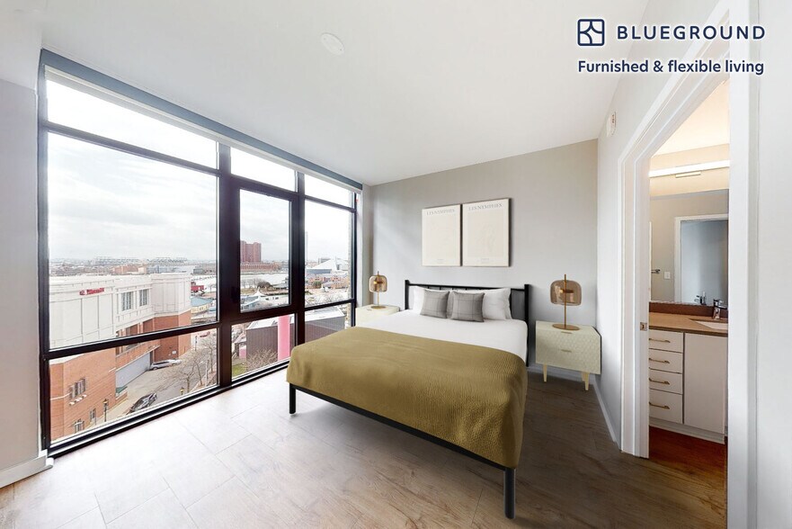 Building Photo - 555 S President St