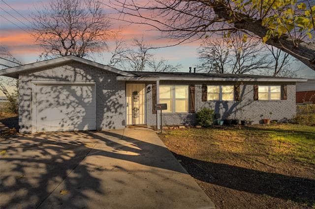 Building Photo - 1001 Altamont Dr