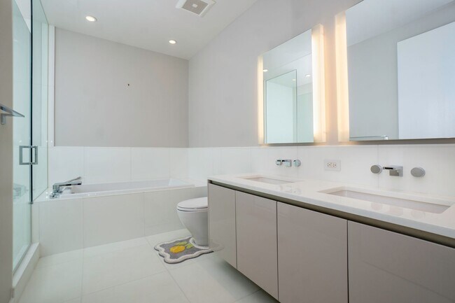 Building Photo - 28th floor Waiea residence: Fully-furnishe...