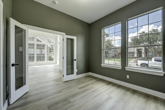 Building Photo - 1616 Sweetbay Dr