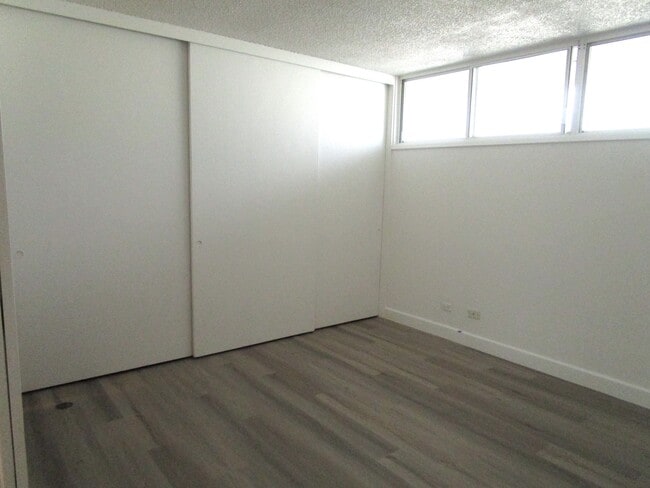 Building Photo - 1556 Piikoi St