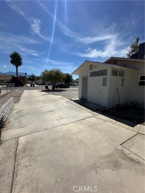 Building Photo - 454 S Rosario Ave