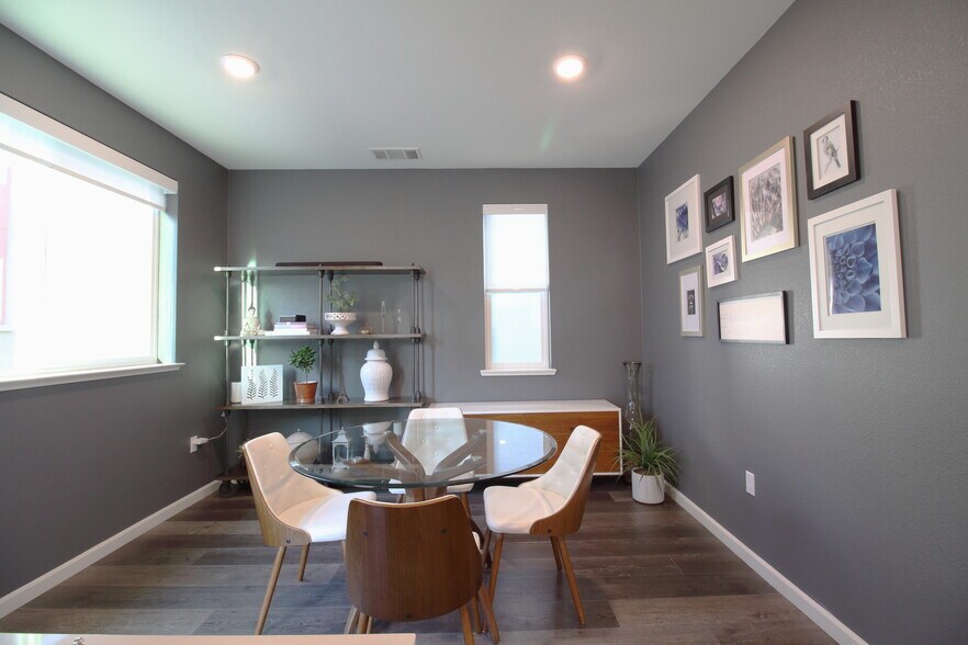 Building Photo - 164 Agustin Narvaez St