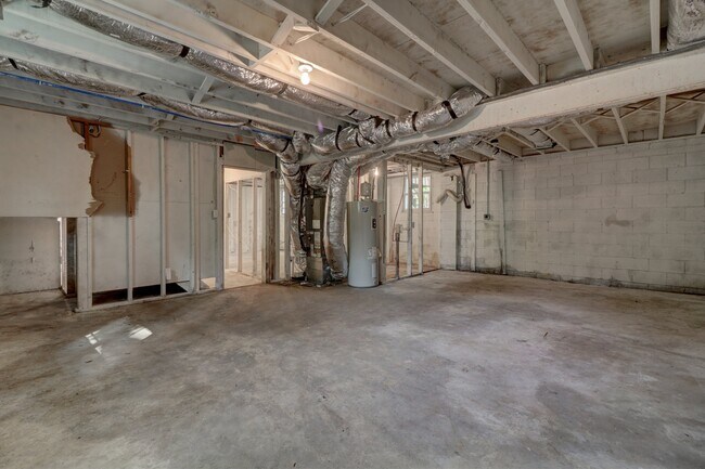 Building Photo - 1