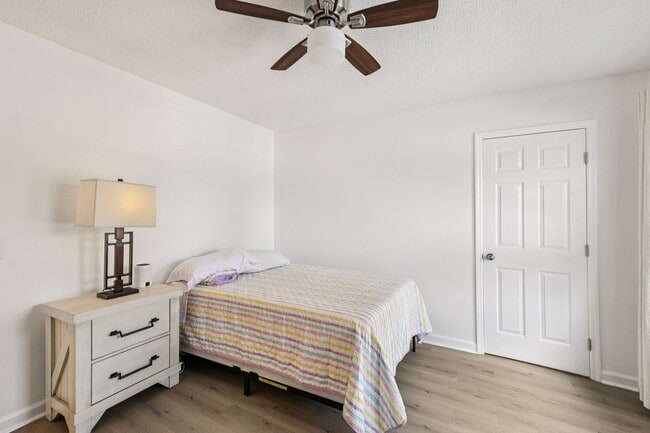 Building Photo - Stunning remodel