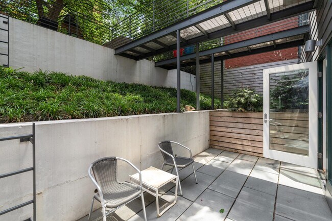 Building Photo - 1539 6th St NW