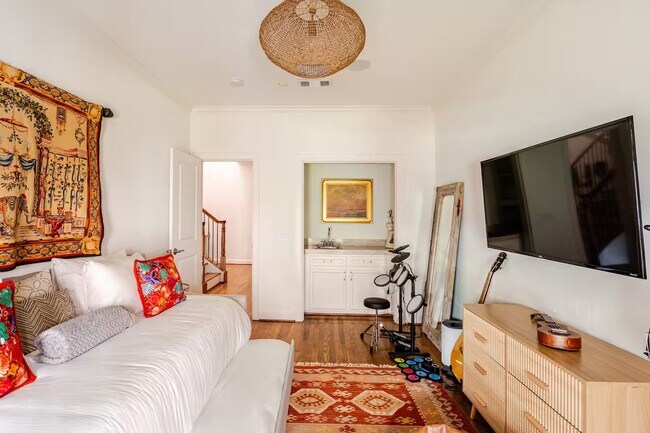 Building Photo - 6515 Minola St