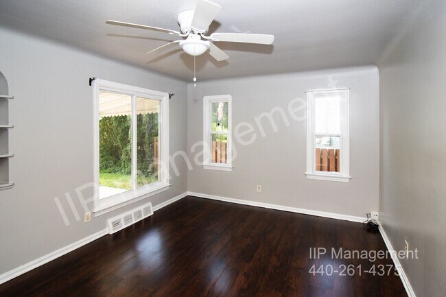 Building Photo - Lovely 3BD & 1.5BA Updated Home in North R...