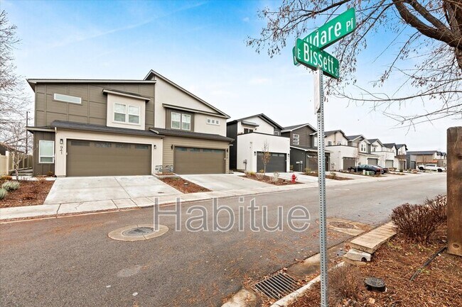 Building Photo - 917 E Bissett St