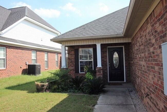 Building Photo - You've Found It! Split floor plan, fenced yard, extra storage