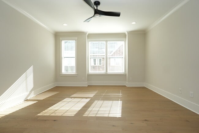 Building Photo - A beautiful home with 4 beds and 3 bath in...