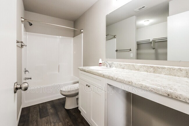 Building Photo - 219 E Anabranch Ct