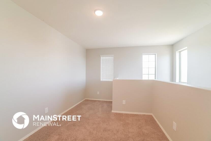 Building Photo - 8704 S 253rd Dr