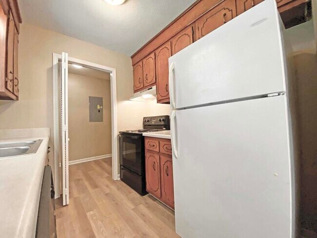 Building Photo - 581 Oakmont Dr