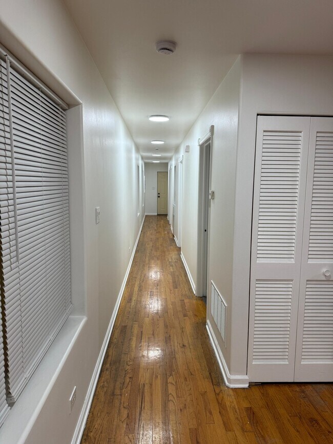 Building Photo - 2840 W Flournoy St