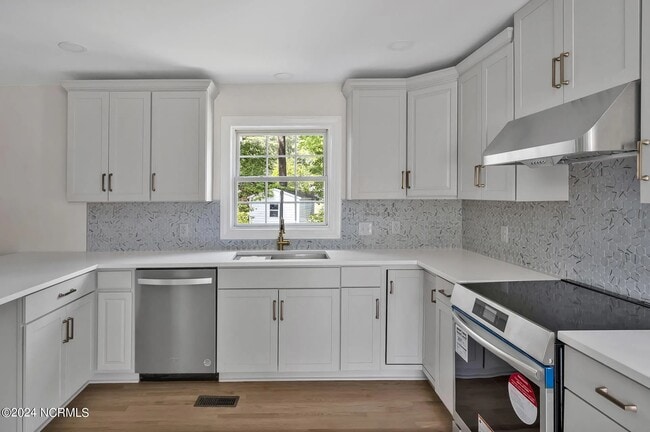 Building Photo - 204 S Harris St