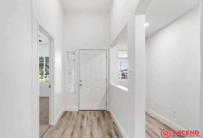 Building Photo - Spacious 4BD/2BA Home in Bakersfield (93312) – Garage, Fireplace & Pet-Friendly!