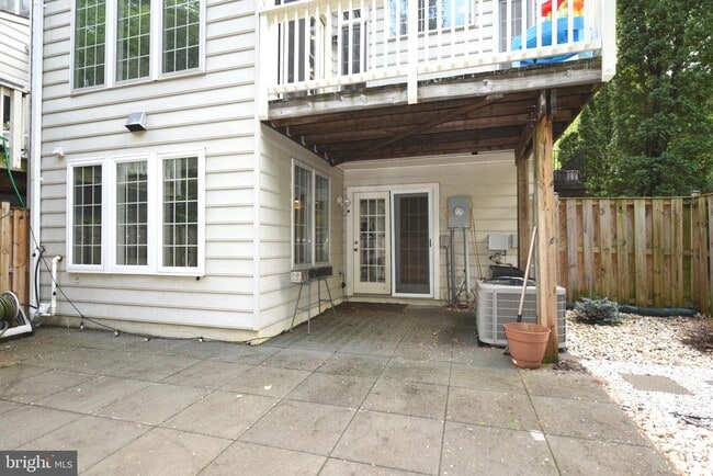Building Photo - 556 Winding Rose Dr