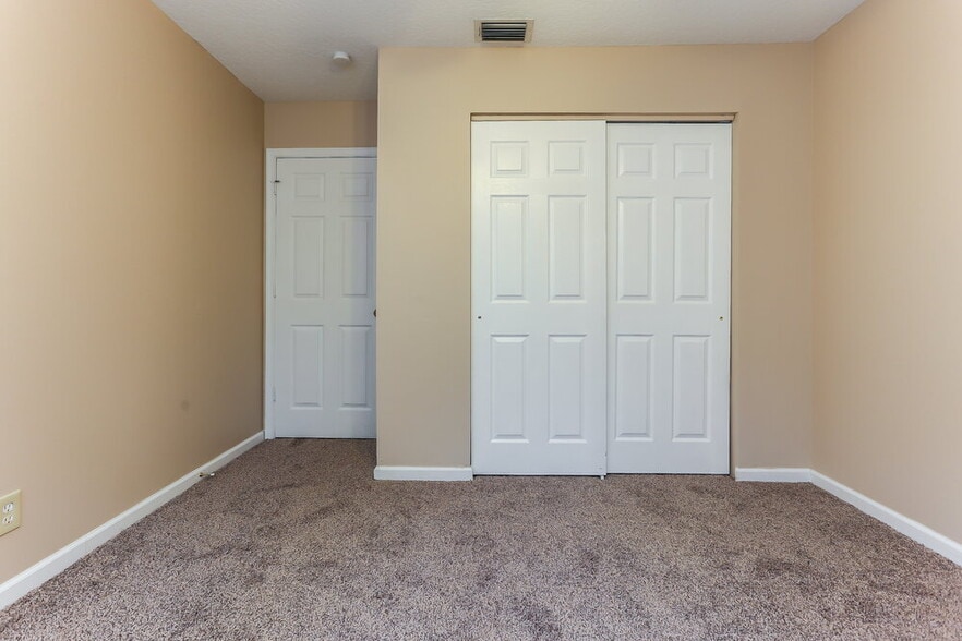 Building Photo - 5141 Willow Pond Rd W