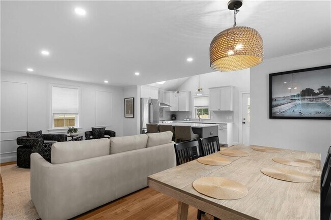 Building Photo - 34 E Bowery St