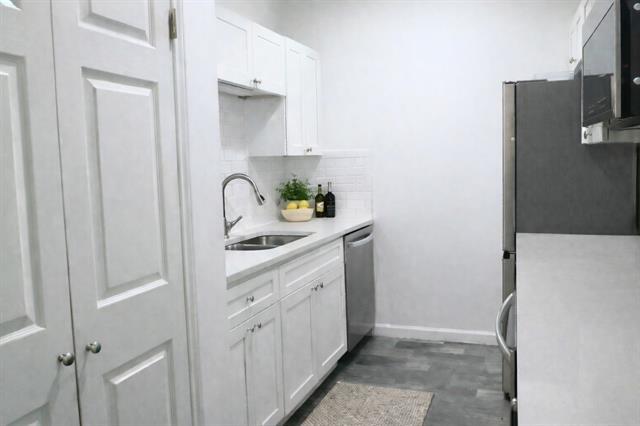 Building Photo - 9600 Royal Ln