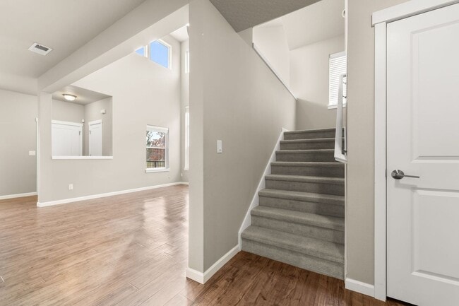 Building Photo - 2122 W Summit Pkwy