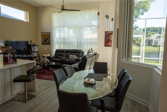 Building Photo - 9350 Via Classico W