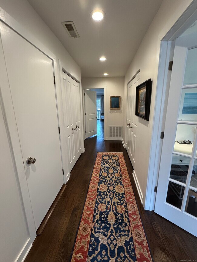 Building Photo - 1 Island Dr