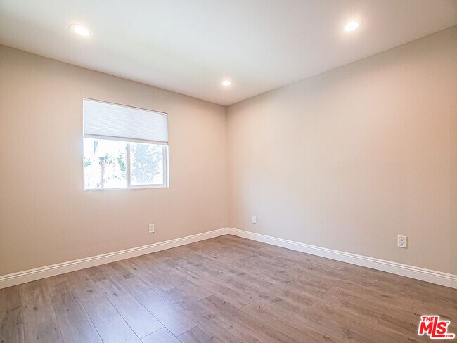 Building Photo - 963 N Wilton Pl