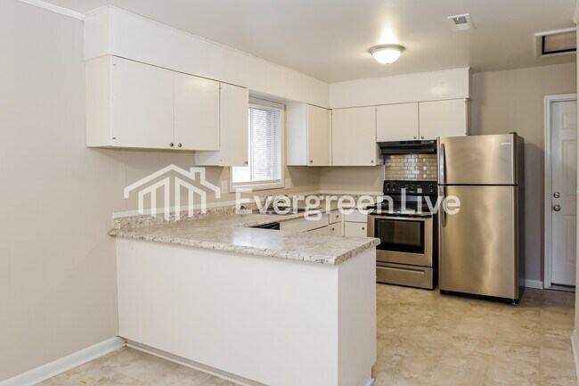 Building Photo - 2620 Rockwell Rd NW