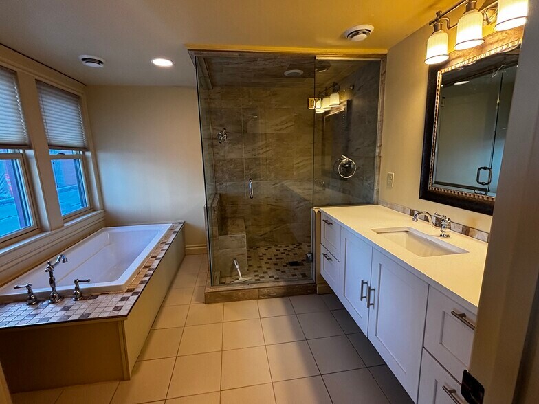 Building Photo - 27 N Main St