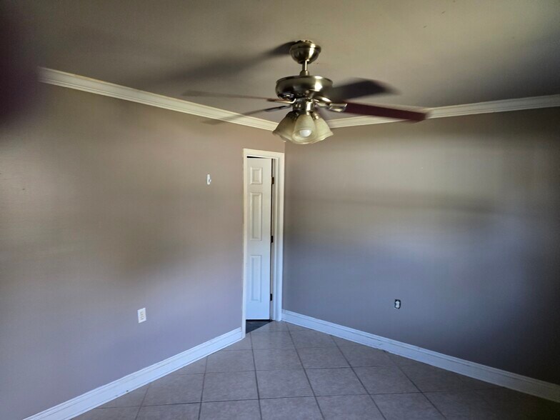 Building Photo - 20 Woodchase Ct