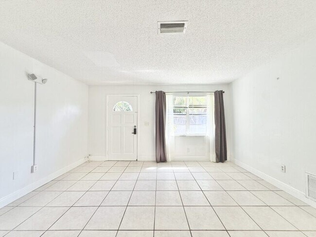 Building Photo - 2658 Sunny Breeze Ave