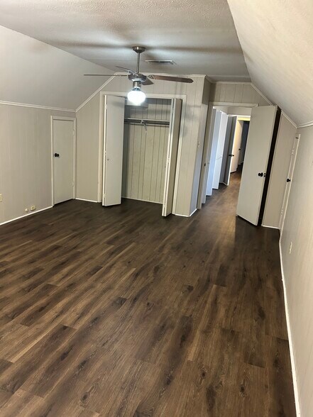 Building Photo - 867 Belden Dr
