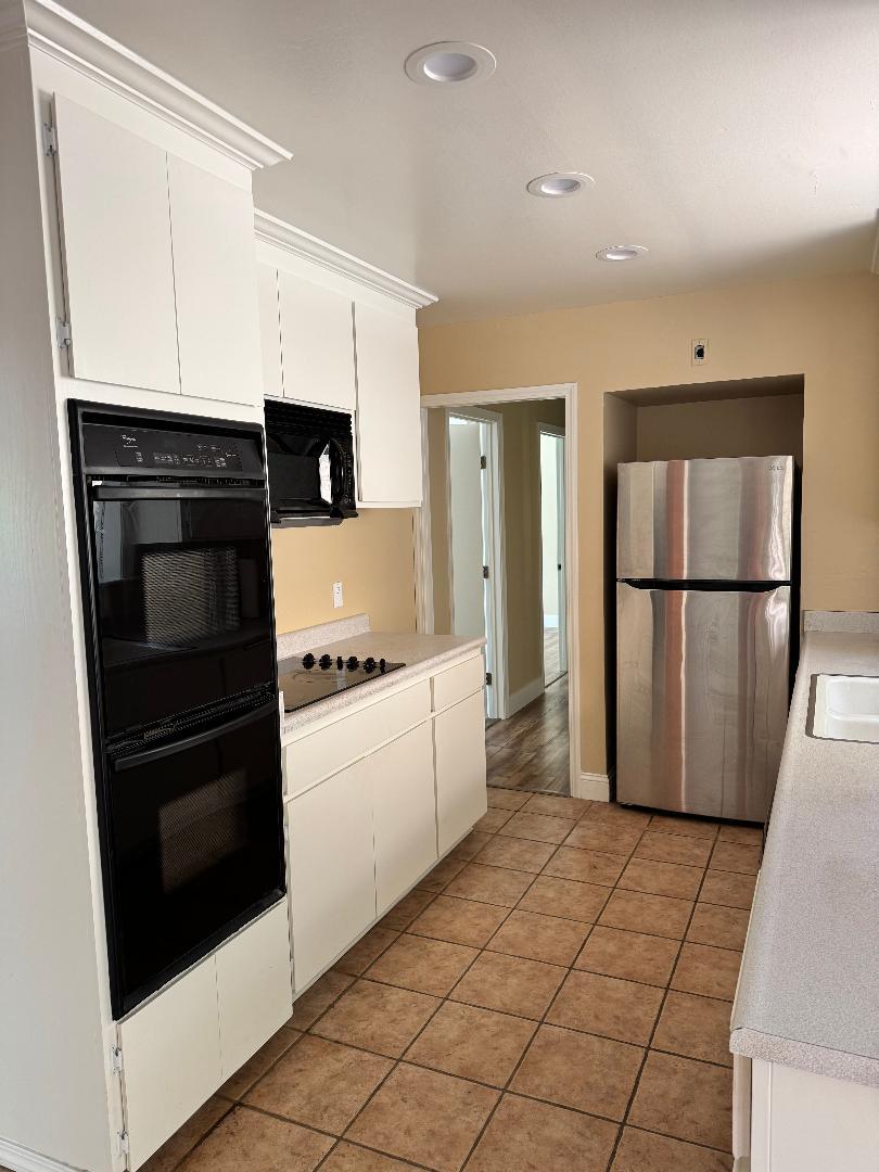 Building Photo - 56 Glenaire Dr