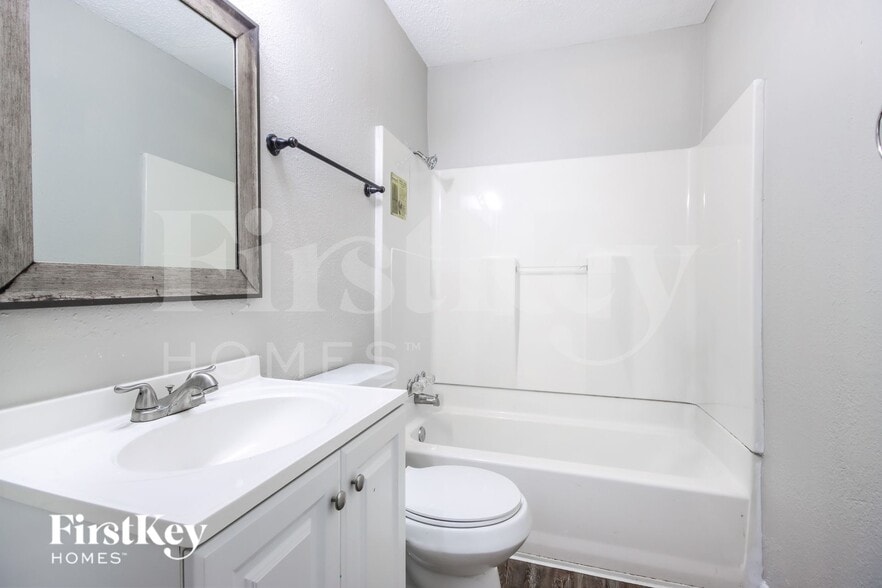 Building Photo - 5210 Greylog Dr