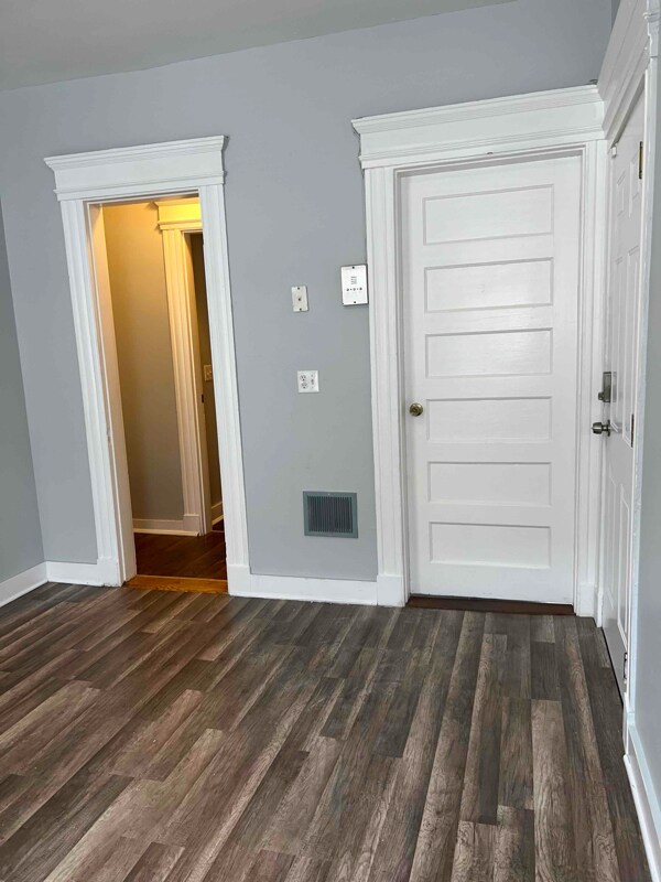 Building Photo - 879 Elm St