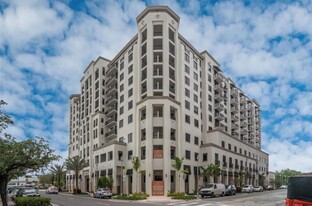 Building Photo - 301 Altara Ave