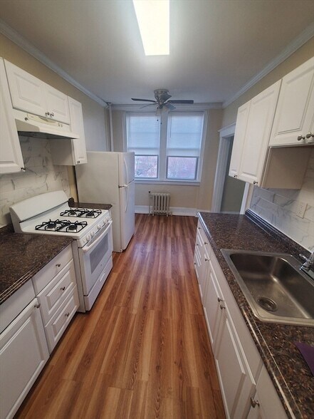 Building Photo - 415 County St