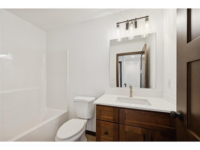 Building Photo - 18061 Walnut Circle