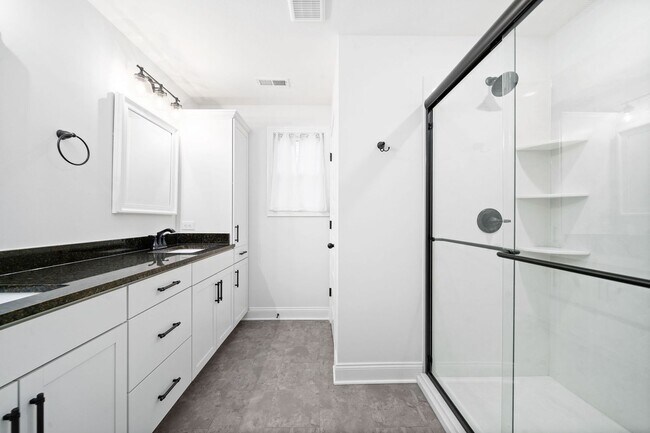 Building Photo - Pet Friendly Three Bedroom with Bonus!