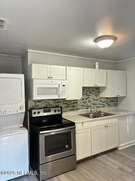 Building Photo - 314 Celery Ave N