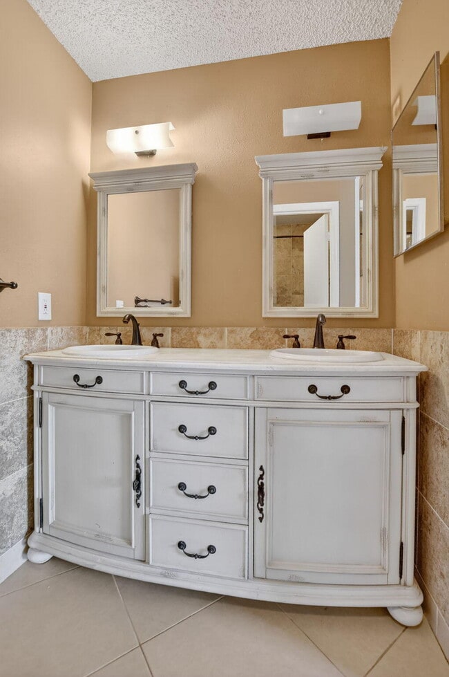 Building Photo - 243 NW 45th Ave