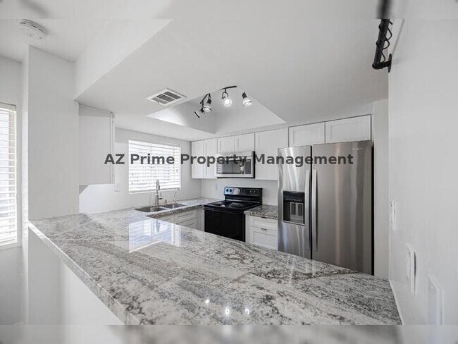 Building Photo - 1808 N 32nd St