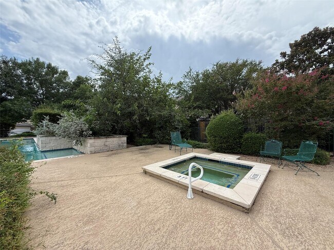 Building Photo - 2100 Pipers Field Dr