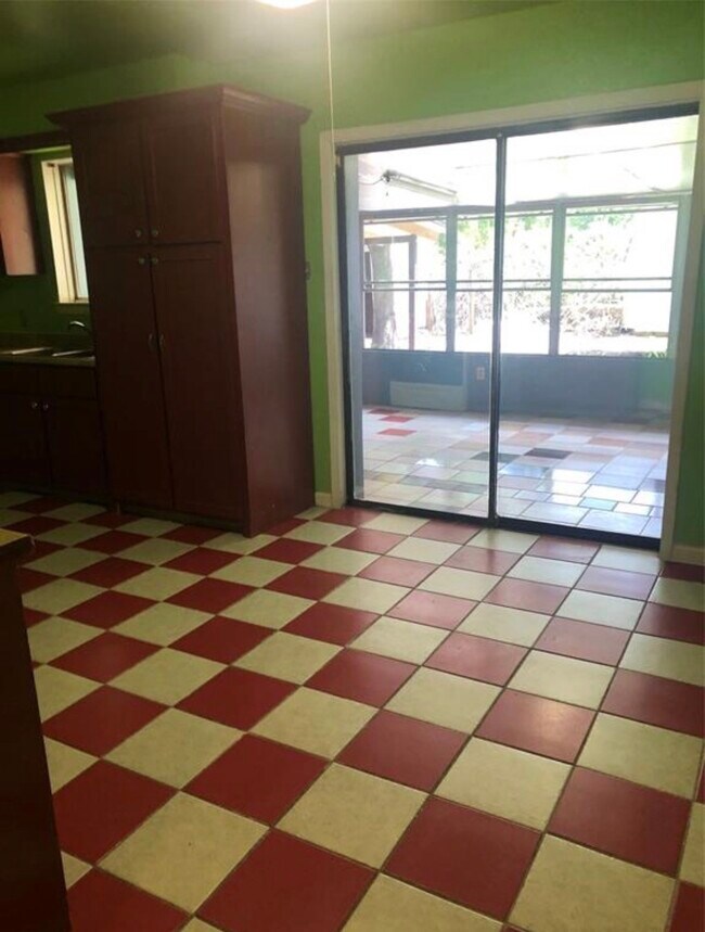 Building Photo - 9314 Valley Stream